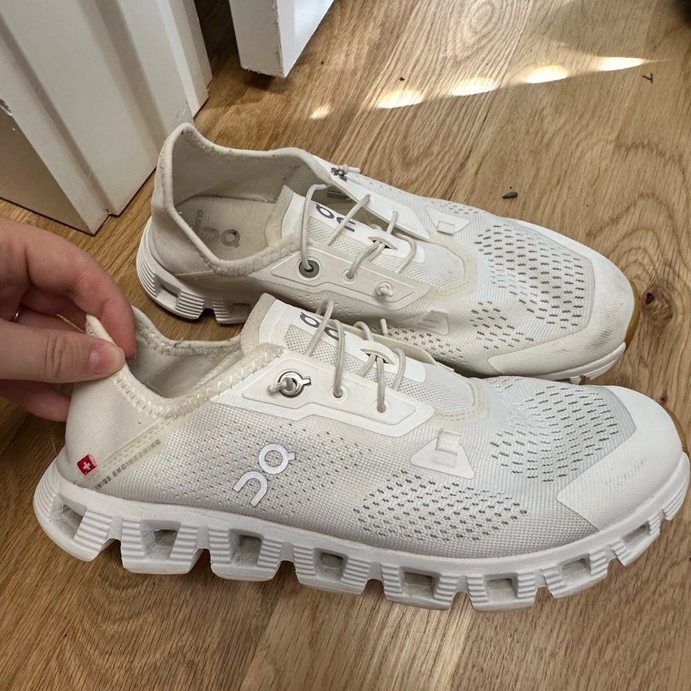 On Cloud Coast- size 8
